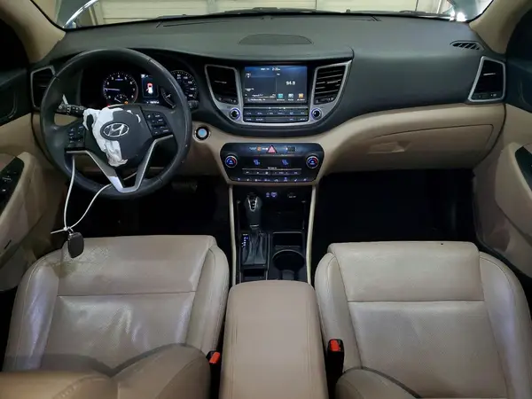 KM8J3CA29HU310063 2017 HYUNDAI TUCSON - Image 8