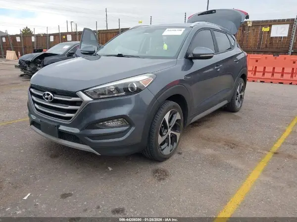 KM8J3CA29HU310600 2017 HYUNDAI TUCSON - Image 2