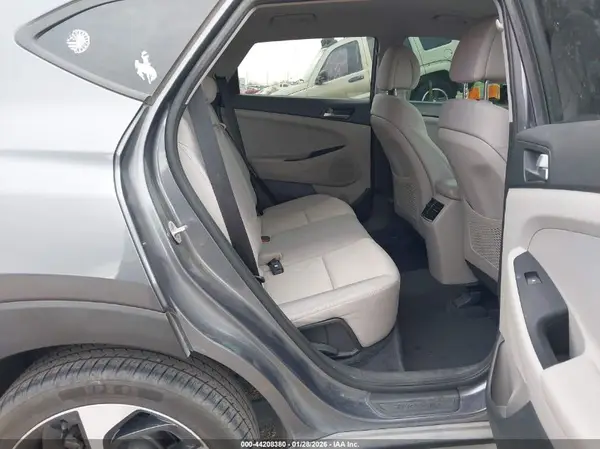 KM8J3CA29HU310600 2017 HYUNDAI TUCSON - Image 8