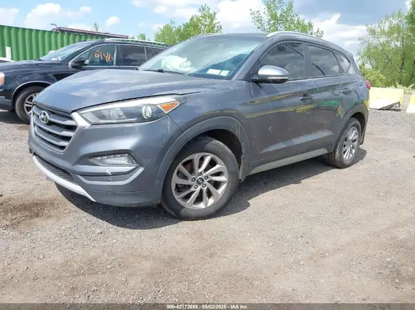 KM8J3CA29HU310760 2017 HYUNDAI TUCSON - Image 2