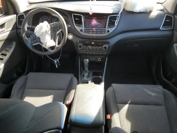 KM8J3CA29HU311195 2017 HYUNDAI TUCSON - Image 8