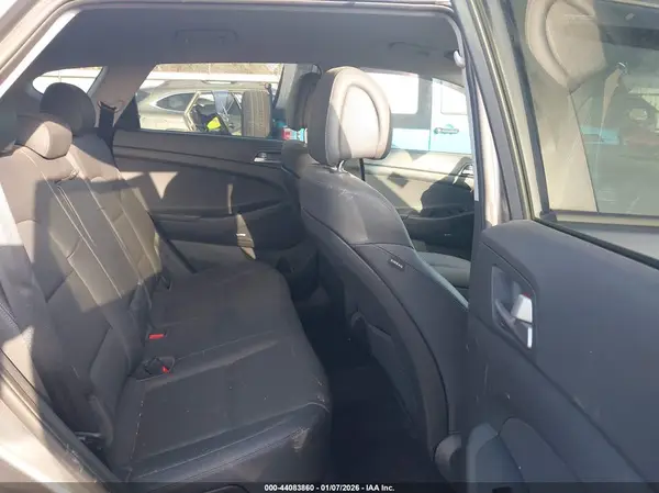 KM8J3CA29HU314503 2017 HYUNDAI TUCSON - Image 8
