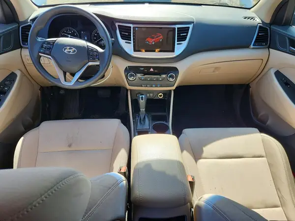 KM8J3CA29HU315554 2017 HYUNDAI TUCSON - Image 8