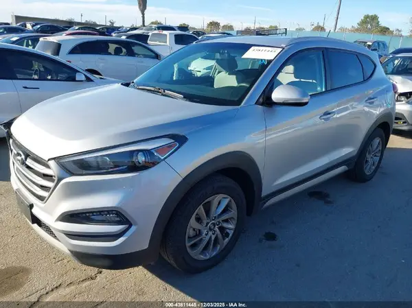 KM8J3CA29HU339286 2017 HYUNDAI TUCSON - Image 2