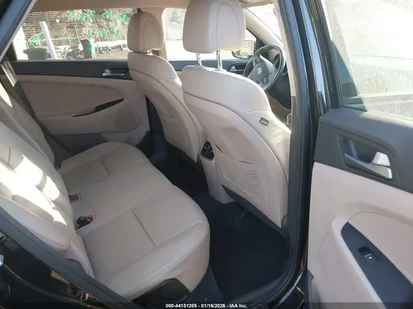 KM8J3CA29HU367427 2017 HYUNDAI TUCSON - Image 8