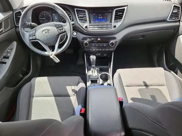 KM8J3CA29HU379206 2017 HYUNDAI TUCSON - Image 8