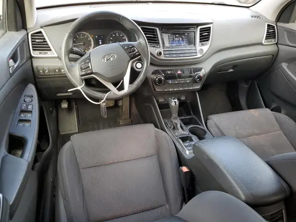 KM8J3CA29HU379304 2017 HYUNDAI TUCSON - Image 8