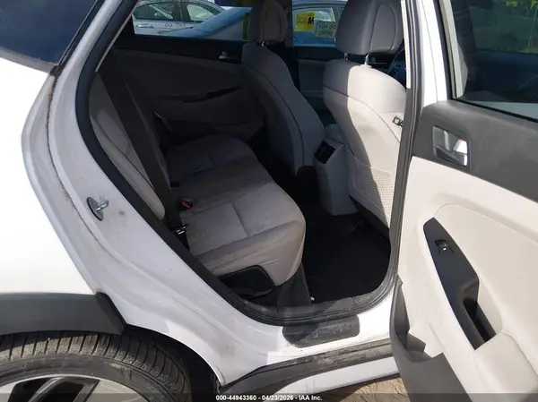 KM8J3CA29HU388830 2017 HYUNDAI TUCSON - Image 8