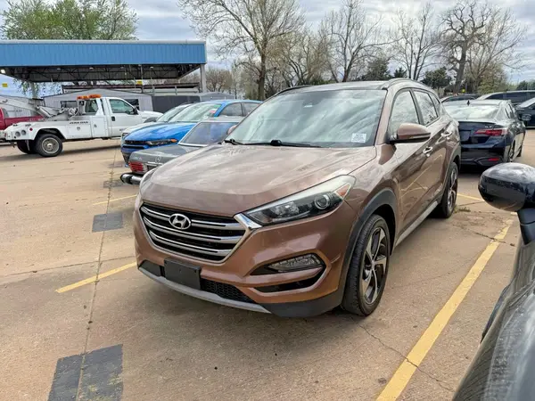 KM8J3CA29HU389766 2017 HYUNDAI TUCSON - Image 2