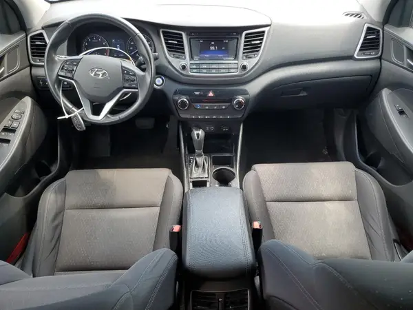 KM8J3CA29HU390836 2017 HYUNDAI TUCSON - Image 8