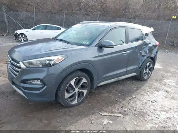 KM8J3CA29HU393039 2017 HYUNDAI TUCSON - Image 2