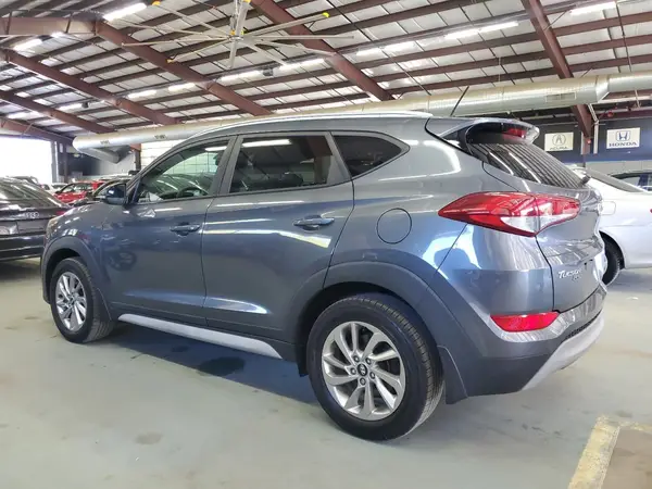 KM8J3CA29HU395776 2017 HYUNDAI TUCSON - Image 2