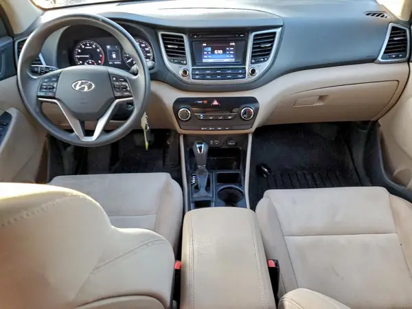 KM8J3CA29HU397981 2017 HYUNDAI TUCSON - Image 8