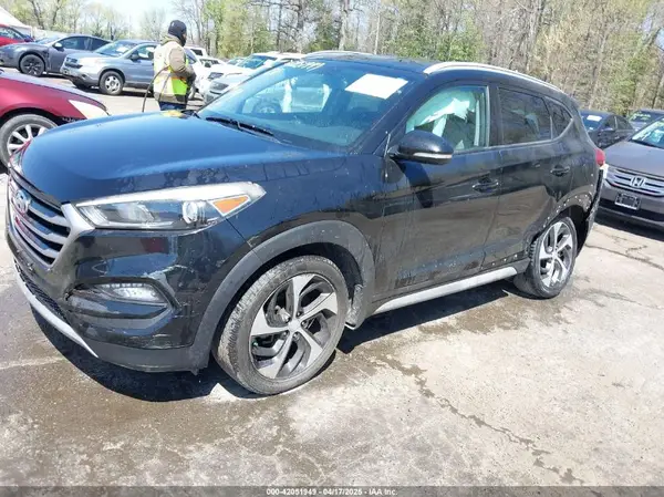 KM8J3CA29HU400376 2017 HYUNDAI TUCSON - Image 2
