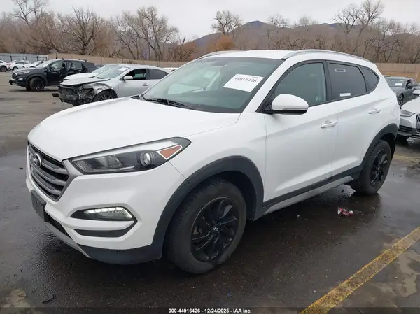 KM8J3CA29HU423883 2017 HYUNDAI TUCSON - Image 2