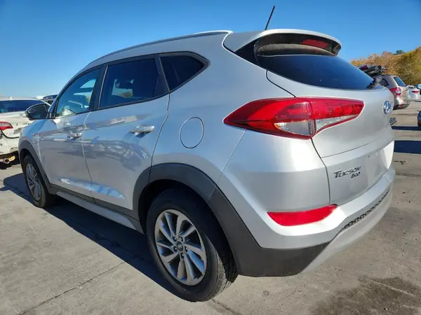 KM8J3CA29HU505757 2017 HYUNDAI TUCSON - Image 2
