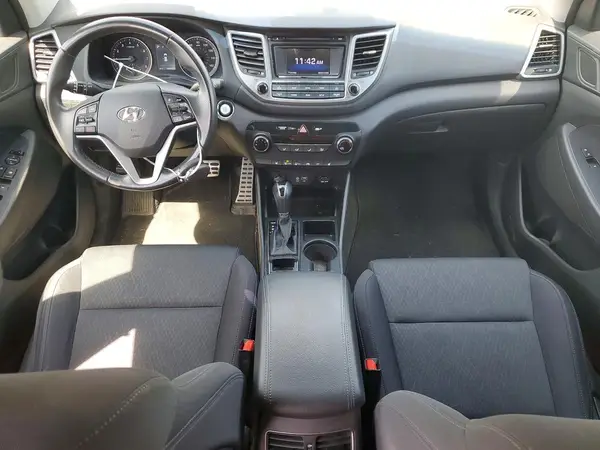 KM8J3CA29HU518945 2017 HYUNDAI TUCSON - Image 8