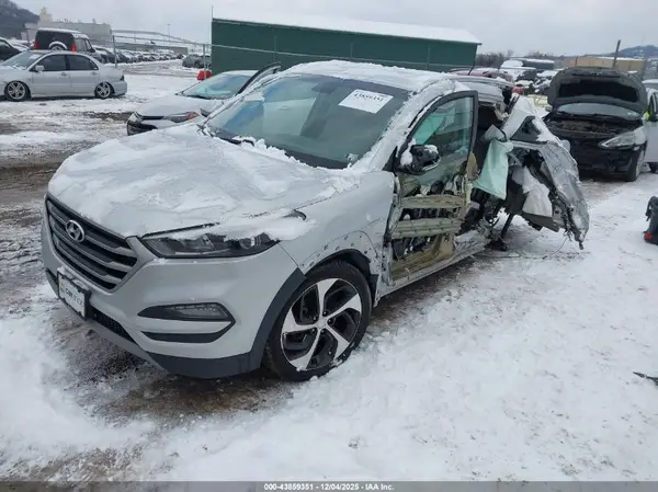 KM8J3CA29HU520176 2017 HYUNDAI TUCSON - Image 2