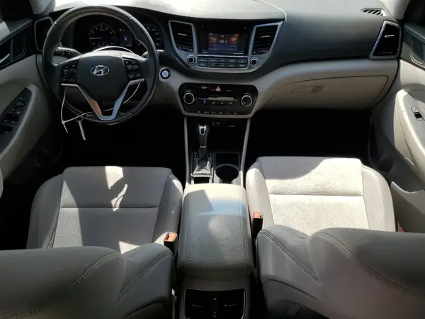 KM8J3CA29HU533090 2017 HYUNDAI TUCSON - Image 8