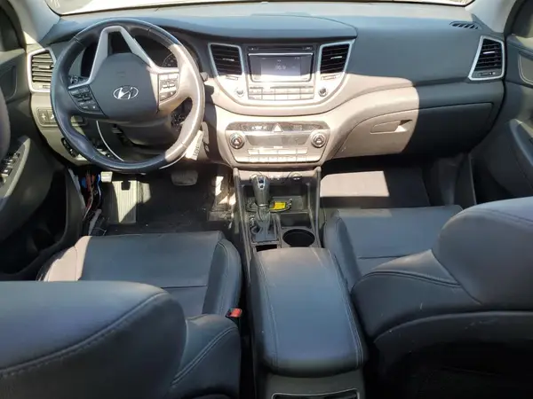 KM8J3CA29HU545384 2017 HYUNDAI TUCSON - Image 8