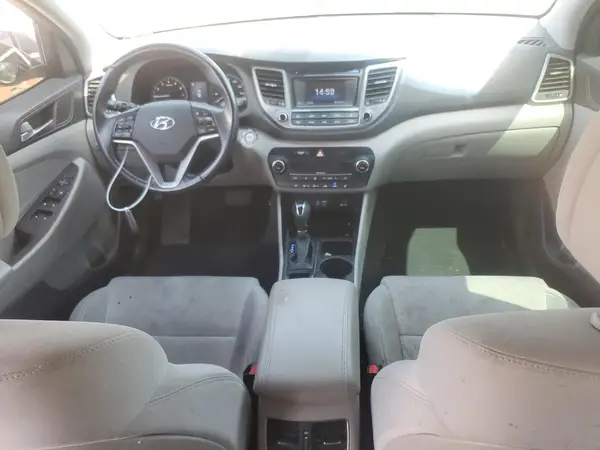 KM8J3CA29HU550150 2017 HYUNDAI TUCSON - Image 8
