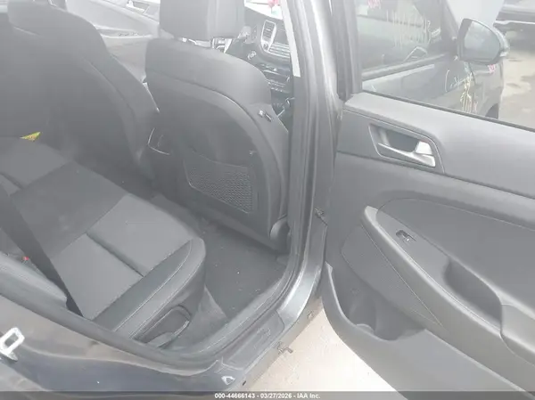 KM8J3CA29HU555557 2017 HYUNDAI TUCSON - Image 8