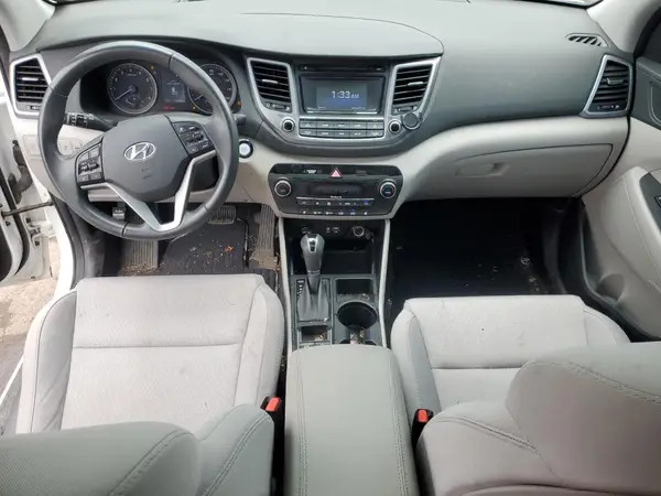 KM8J3CA29HU565652 2017 HYUNDAI TUCSON - Image 8