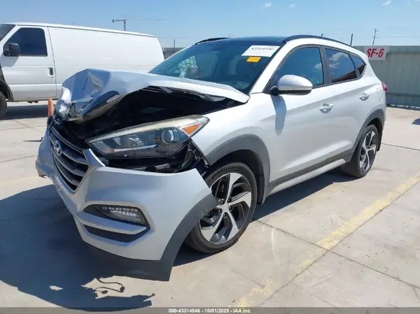 KM8J3CA29HU567871 2017 HYUNDAI TUCSON - Image 2