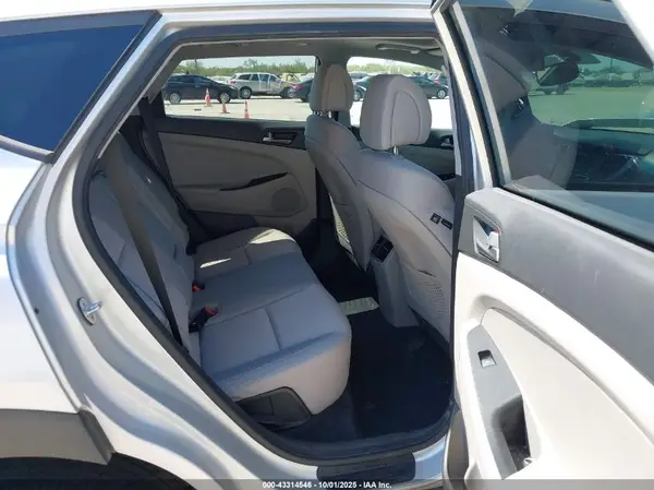 KM8J3CA29HU567871 2017 HYUNDAI TUCSON - Image 8