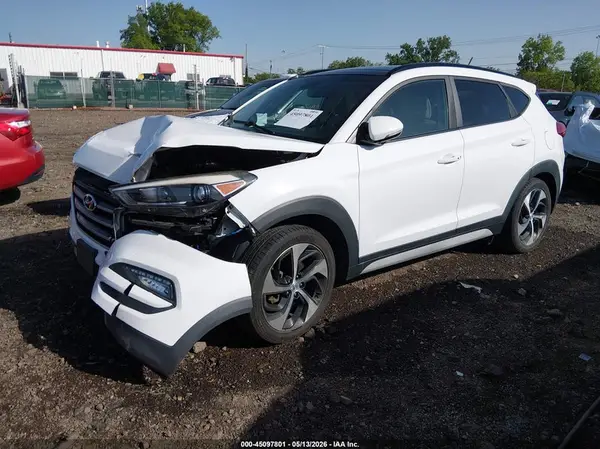 KM8J3CA29HU572794 2017 HYUNDAI TUCSON - Image 2