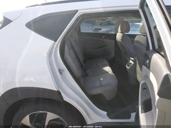 KM8J3CA29HU572794 2017 HYUNDAI TUCSON - Image 8