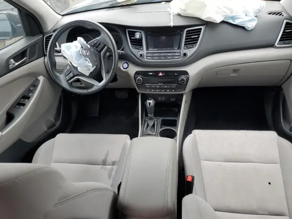KM8J3CA29HU581124 2017 HYUNDAI TUCSON - Image 8