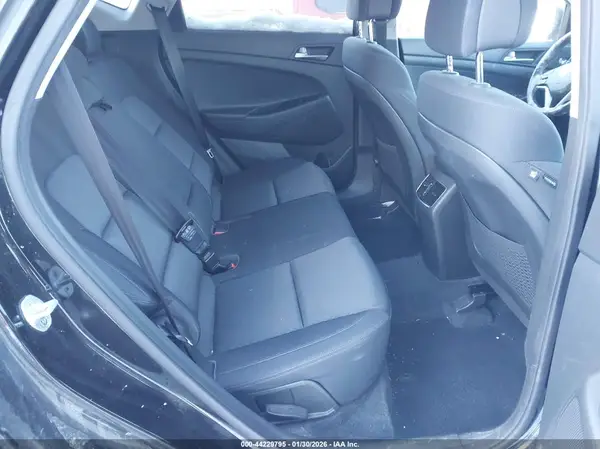 KM8J3CA29HU596240 2017 HYUNDAI TUCSON - Image 8