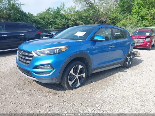 KM8J3CA29JU607050 2018 HYUNDAI TUCSON - Image 2