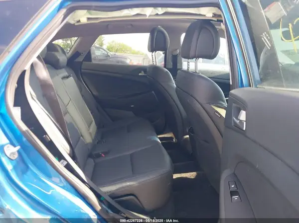 KM8J3CA29JU607050 2018 HYUNDAI TUCSON - Image 8