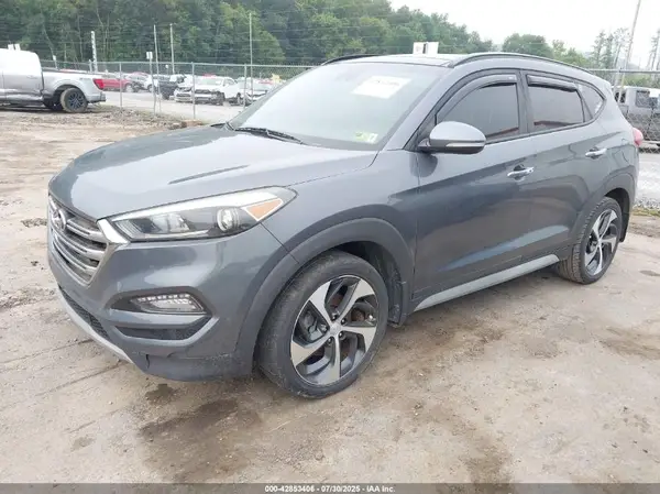 KM8J3CA29JU608716 2018 HYUNDAI TUCSON - Image 2