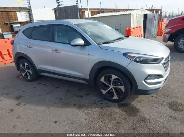 KM8J3CA29JU617822 2018 HYUNDAI TUCSON - Image 1