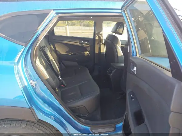 KM8J3CA29JU618873 2018 HYUNDAI TUCSON - Image 8