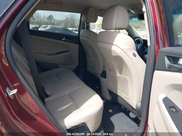 KM8J3CA29JU634734 2018 HYUNDAI TUCSON - Image 8