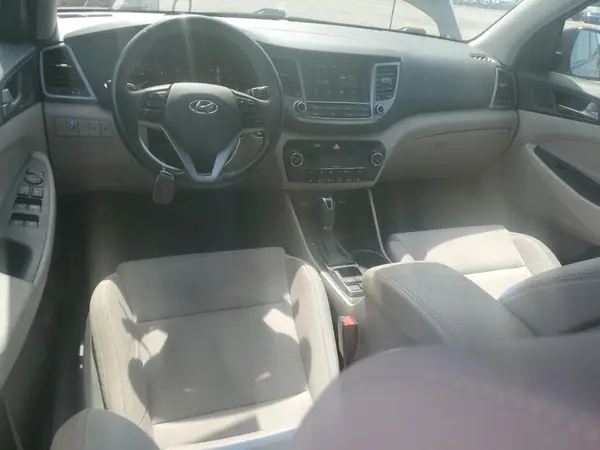 KM8J3CA29JU638010 2018 HYUNDAI TUCSON - Image 8