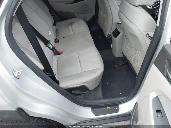 KM8J3CA29JU639822 2018 HYUNDAI TUCSON - Image 8