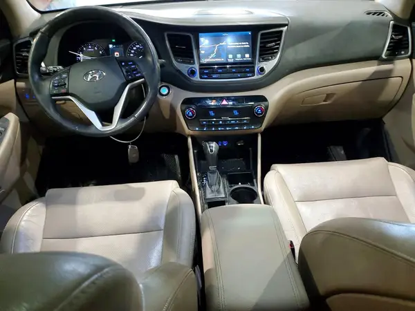 KM8J3CA29JU654224 2018 HYUNDAI TUCSON - Image 8