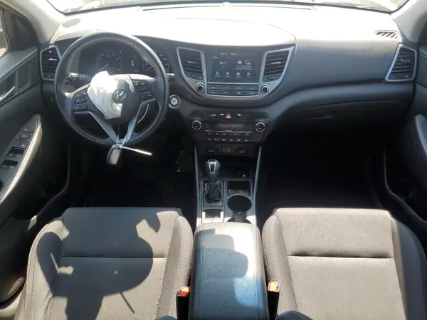 KM8J3CA29JU667894 2018 HYUNDAI TUCSON - Image 8