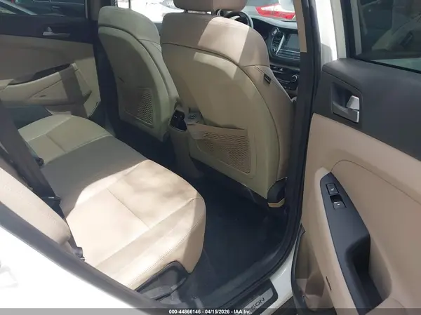 KM8J3CA29JU674232 2018 HYUNDAI TUCSON - Image 8