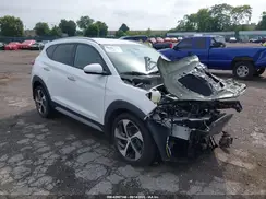 KM8J3CA29JU675168 2018 HYUNDAI TUCSON