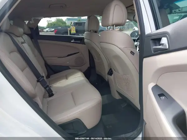 KM8J3CA29JU675168 2018 HYUNDAI TUCSON - Image 8