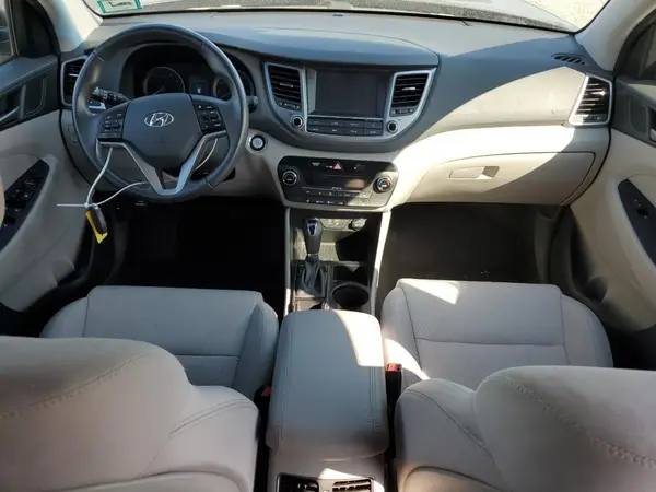 KM8J3CA29JU677731 2018 HYUNDAI TUCSON - Image 8