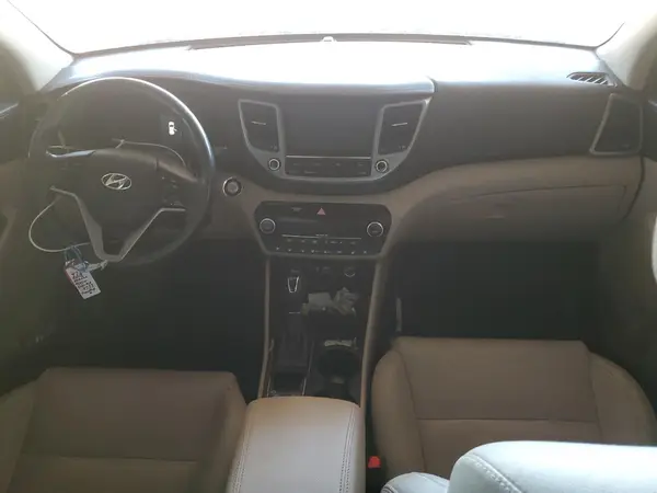 KM8J3CA29JU685053 2018 HYUNDAI TUCSON - Image 8