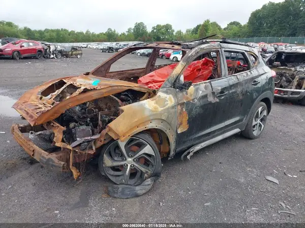 KM8J3CA29JU688180 2018 HYUNDAI TUCSON - Image 2