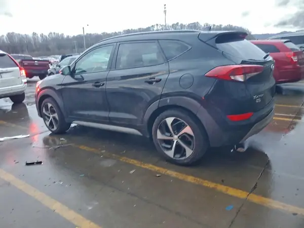 KM8J3CA29JU689166 2018 HYUNDAI TUCSON - Image 2